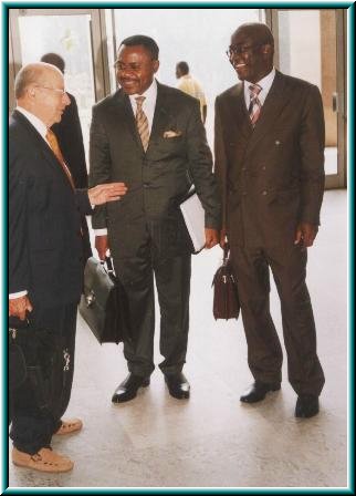 Maître Gaston NGAMKAN en compagnie du Directeur général de la marine marchande du Congo, Monsieur Jean Félix MOUTHOUD-TIKAYA (à droite) et de l'expert de l'OMI, Monsieur Jean BERNINGAUD